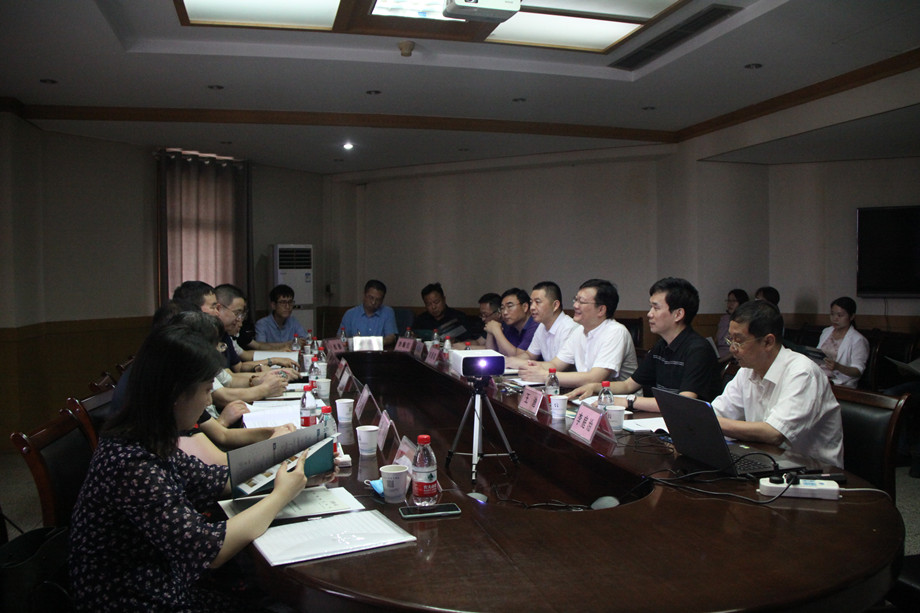《公路工程利用建筑垃圾技術規(guī)范》專家組到我公司調研