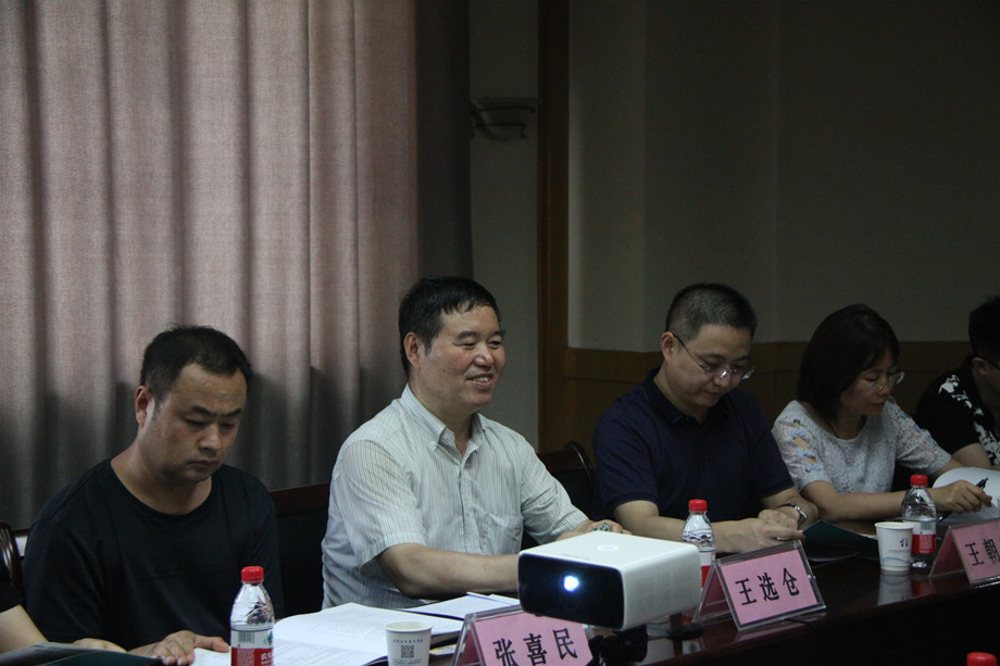 《公路工程利用建筑垃圾技術規(guī)范》專家組到我公司調研