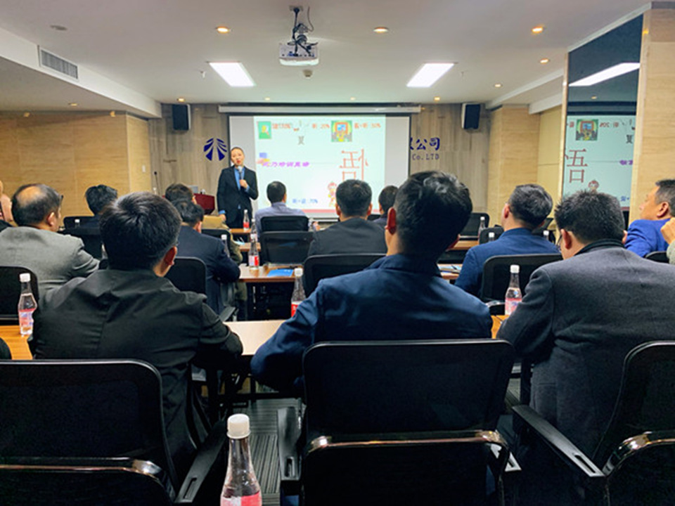 展現(xiàn)個(gè)人魅力  提升企業(yè)形象——公司組織開(kāi)展職場(chǎng)禮儀培訓(xùn)
