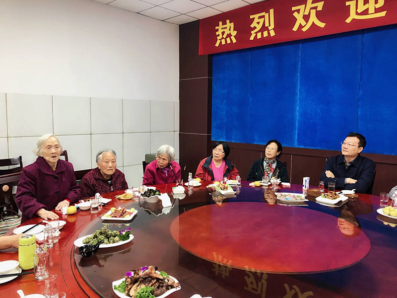 情暖重陽、共話發(fā)展——公司召開離退休老干部座談會