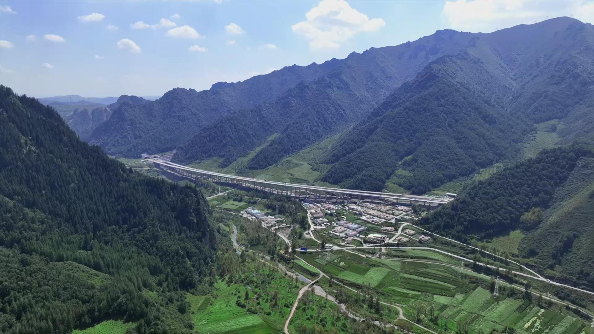青海加西公路二標(biāo)中建段通車運營