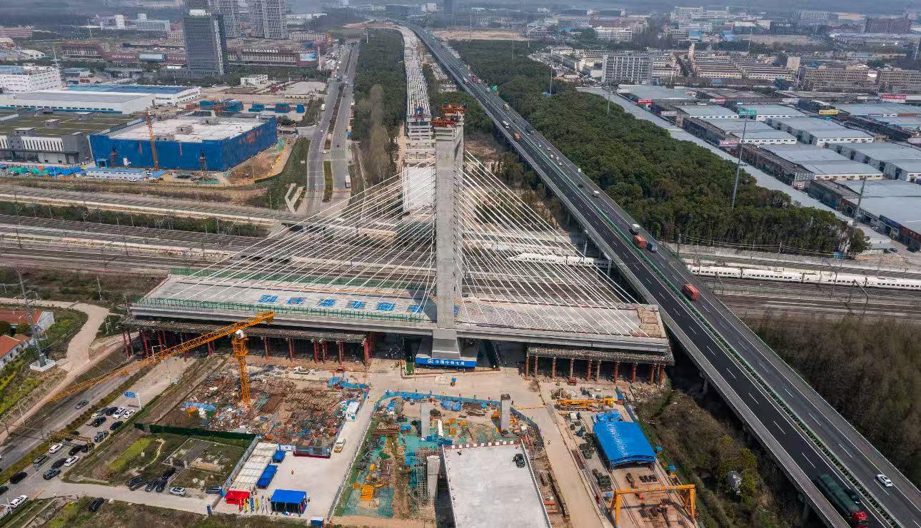 京港澳高速湖北北段改擴建項目鐵路交叉工程全部完工