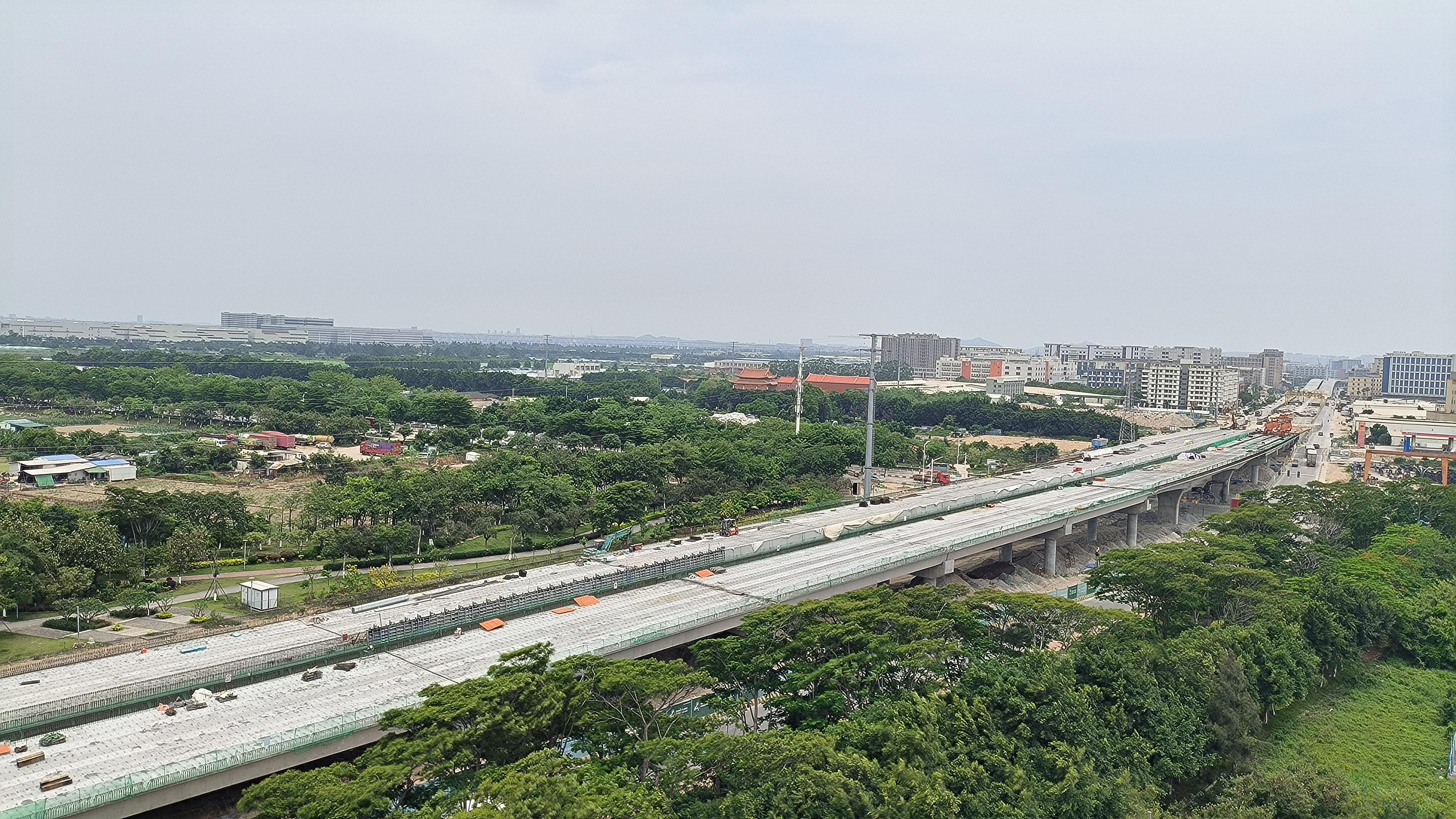 鵬青路跨線橋順利貫通